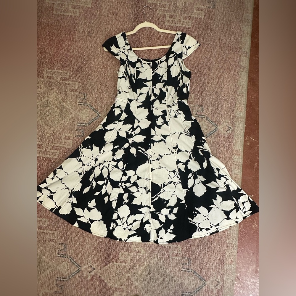 Talbots fit and flare midi dress black and white cap sleeve size 10
